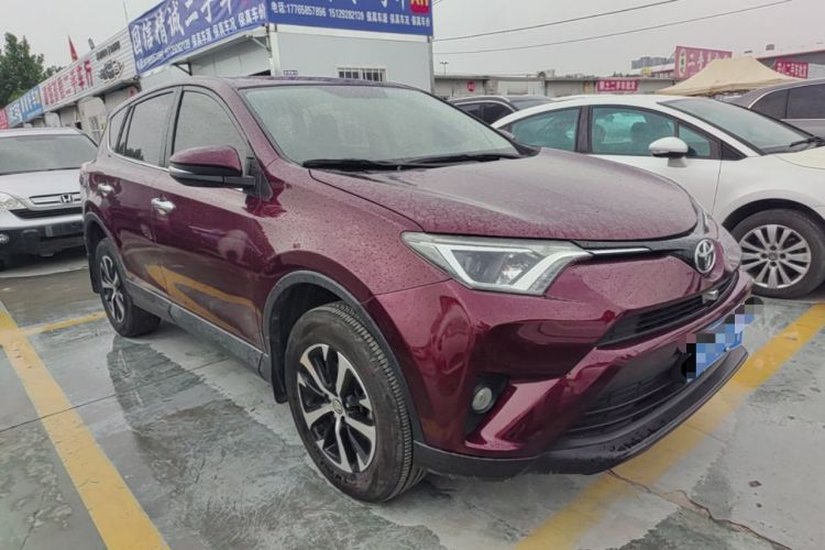 Used Toyota RAV4 2016 2.0L CVT Two-Wheel Drive Fashion Edition China V Standard Front Right 45 Deg
