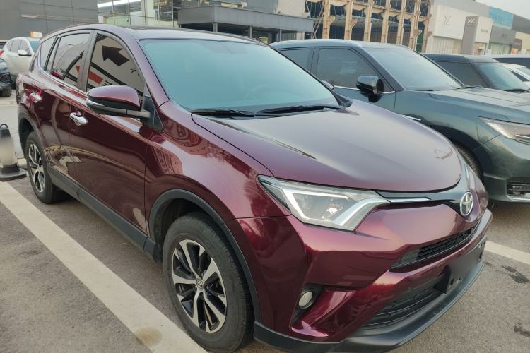 Used Toyota RAV4 2016 2.0L CVT Two-Wheel Drive Fashion Edition China V Standard Front Right 45 Deg