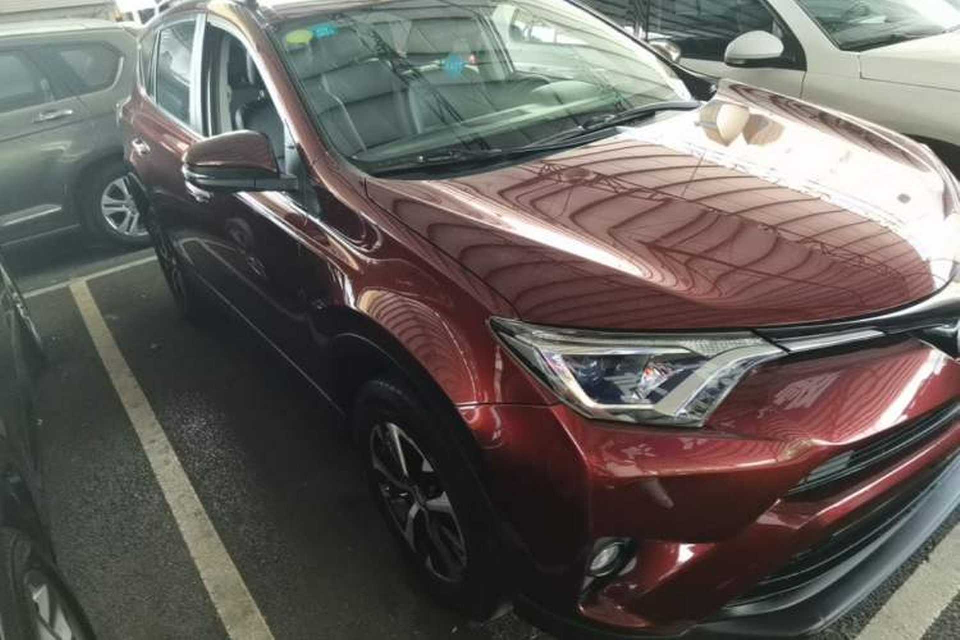 Used Toyota RAV4 2016 2.0L CVT Two-Wheel Drive Fashion Edition China V Standard Front Right 45 Deg