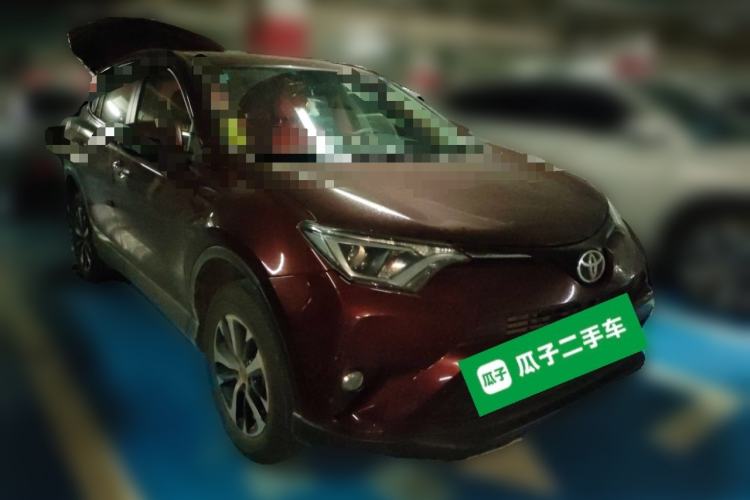 Used Toyota RAV4 2016 2.0L CVT Two-Wheel Drive Fashion Edition China V Standard Front Right 45 Deg