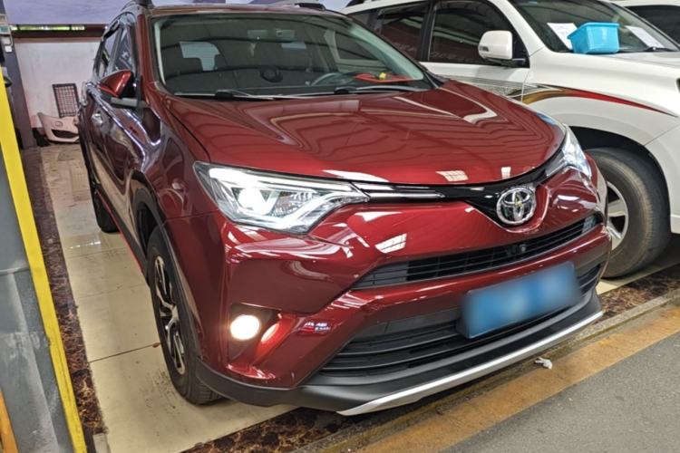 Used Toyota RAV4 2016 2.0L CVT Two-Wheel Drive Smart Edition China V Standard Front Right 45 Deg