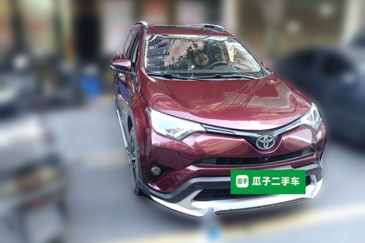 Used Toyota RAV4 2016 2.0L CVT Two-Wheel Drive Fashion Edition China V Standard Front Right 45 Deg