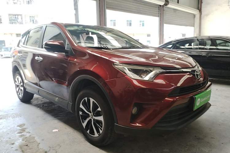 Used Toyota RAV4 2016 2.0L CVT Two-Wheel Drive Comfort Edition China V Standard Front Right 45 Deg