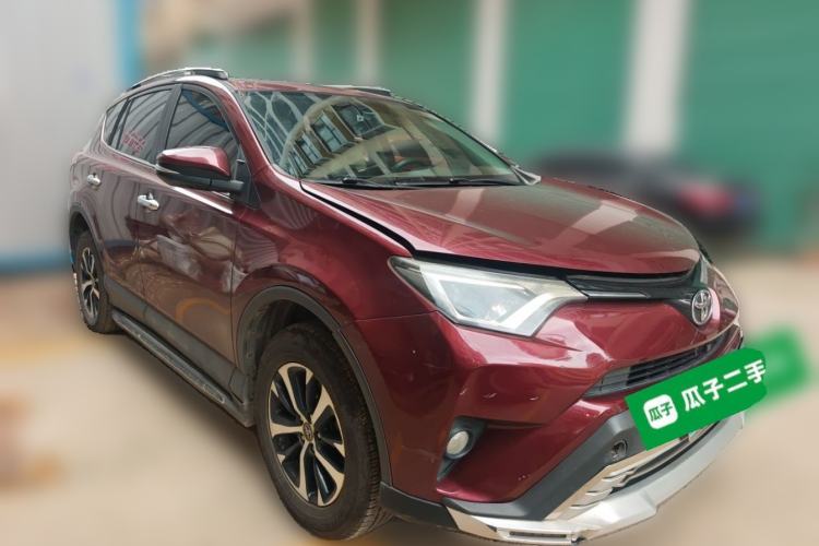 Used Toyota RAV4 2016 2.0L CVT Two-Wheel Drive Fashion Edition China V Standard Front Right 45 Deg