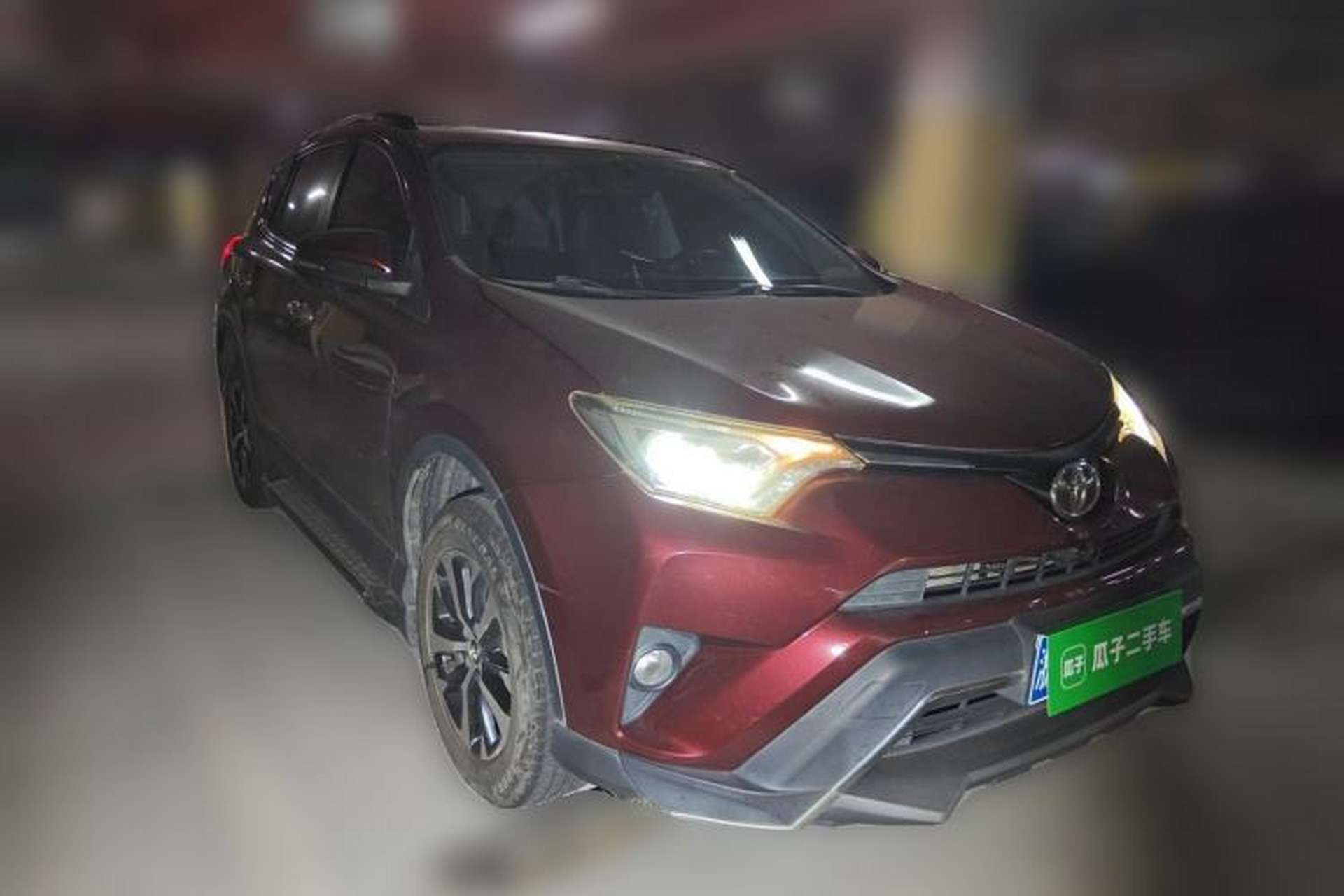 Used Toyota RAV4 2016 2.0L CVT Two-Wheel Drive Fashion Edition China V Standard Front Right 45 Deg