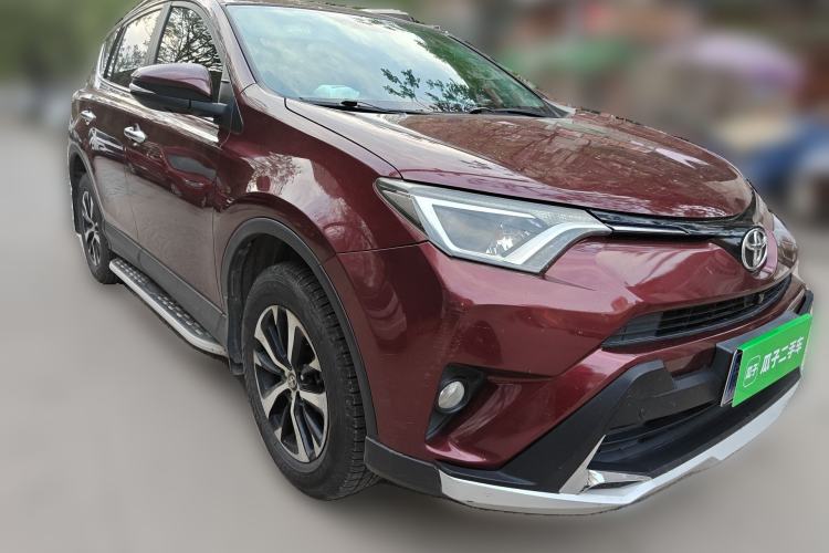 Used Toyota RAV4 2016 2.0L CVT Two-Wheel Drive Fashion Edition China V Standard Front Right 45 Deg