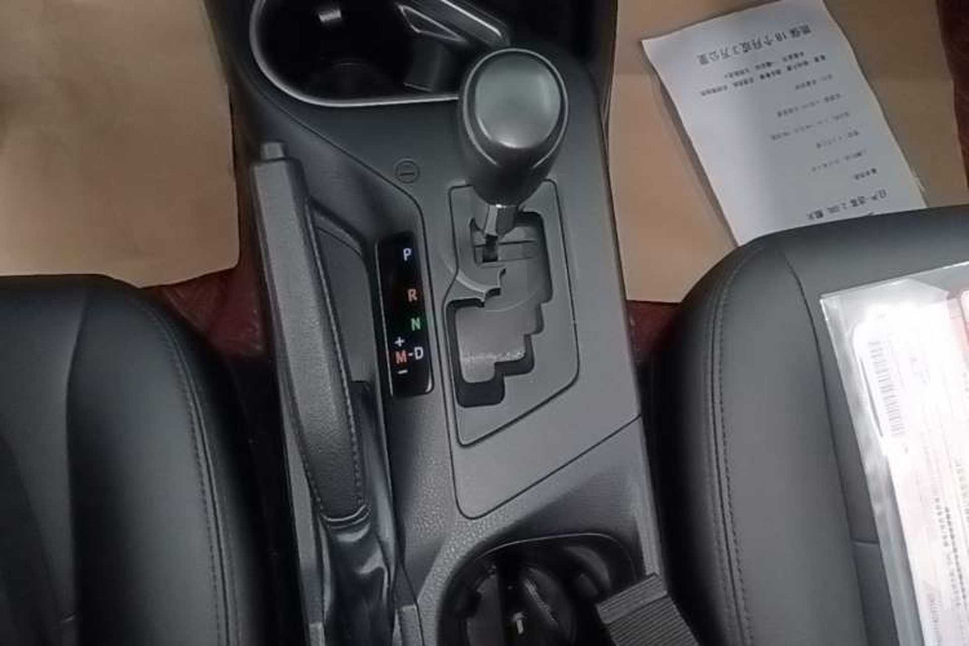 Used Toyota RAV4 2016 2.0L CVT Two-Wheel Drive Fashion Edition China V Standard Gear Lever