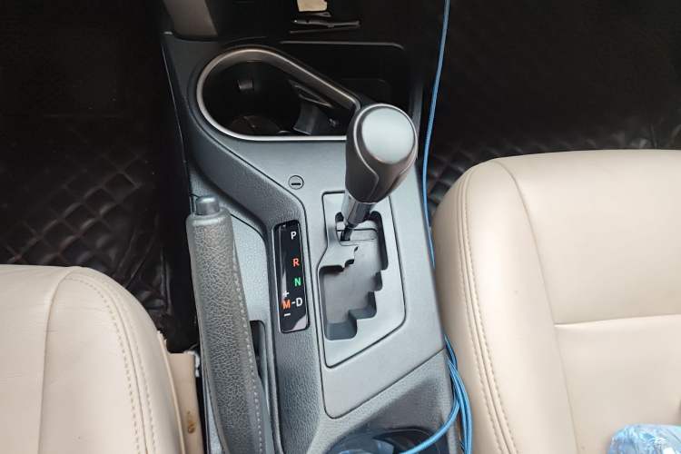 Used Toyota RAV4 2016 2.0L CVT Two-Wheel Drive Urban Edition China V Standard Gear Lever