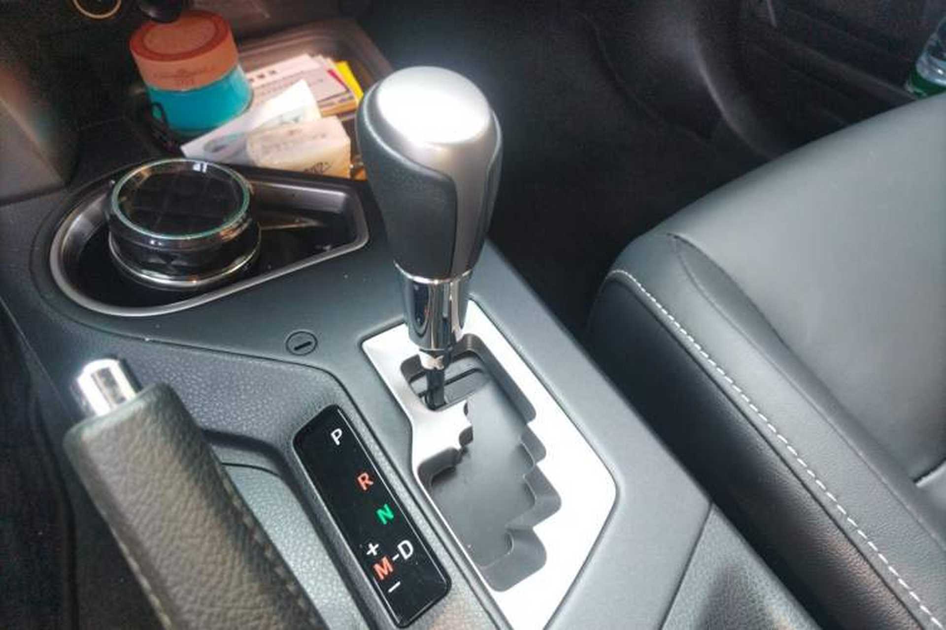 Used Toyota RAV4 2016 2.0L CVT Two-Wheel Drive Smart Edition China V Standard Gear Lever