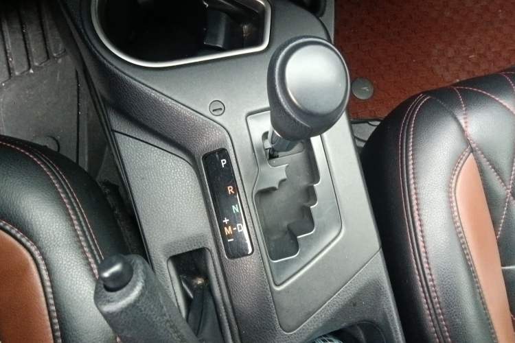 Used Toyota RAV4 2016 2.0L CVT Two-Wheel Drive Fashion Edition China V Standard Gear Lever