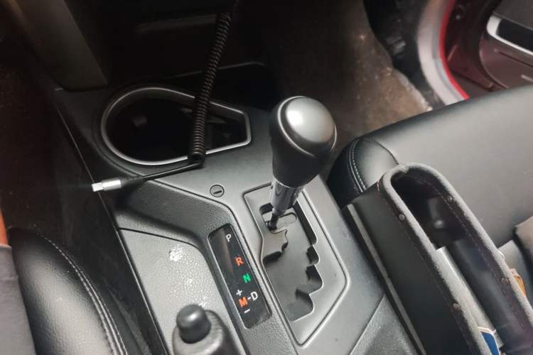 Used Toyota RAV4 2016 2.0L CVT Two-Wheel Drive Fashion Edition China V Standard Gear Lever