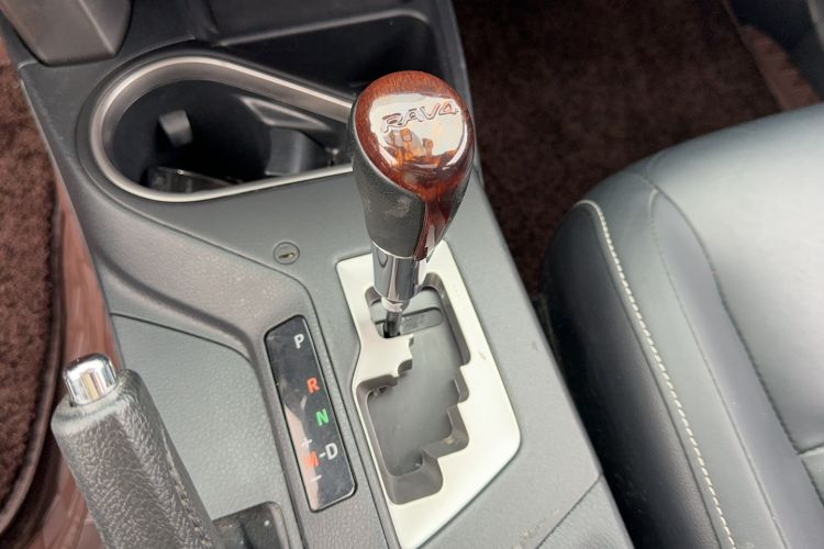 Used Toyota RAV4 2016 2.0L CVT Two-Wheel Drive Smart Edition China V Standard Gear Lever