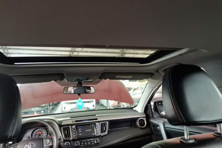Used Toyota RAV4 2016 2.0L CVT Two-Wheel Drive Fashion Edition China V Standard Headliner