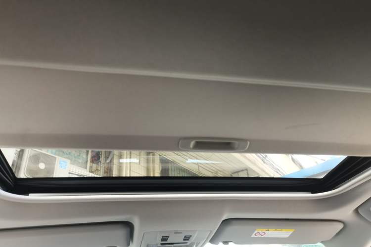 Used Toyota RAV4 2016 2.0L CVT Two-Wheel Drive Fashion Edition China V Standard Headliner