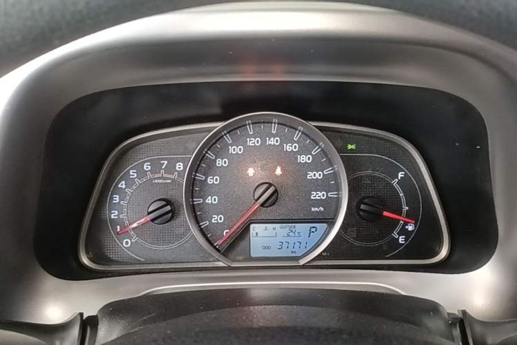 Used Toyota RAV4 2016 2.0L CVT Two-Wheel Drive Fashion Edition China V Standard Instrument Cluster