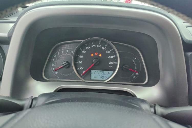 Used Toyota RAV4 2016 2.0L CVT Two-Wheel Drive Fashion Edition China V Standard Instrument Cluster