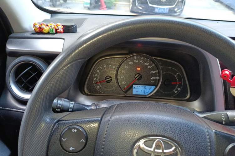 Used Toyota RAV4 2016 2.0L CVT Two-Wheel Drive Fashion Edition China V Standard Instrument Cluster