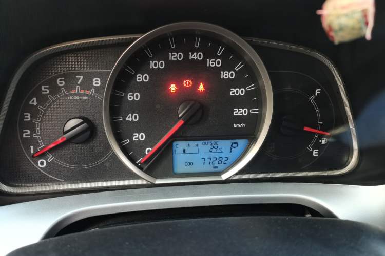 Used Toyota RAV4 2016 2.0L CVT Two-Wheel Drive Fashion Edition China V Standard Instrument Cluster