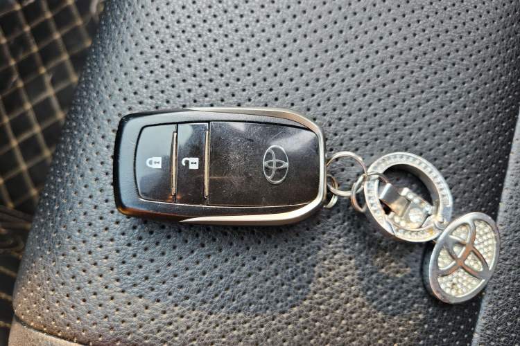 Used Toyota RAV4 2016 2.0L CVT Two-Wheel Drive Fashion Edition China V Standard Interior 1
