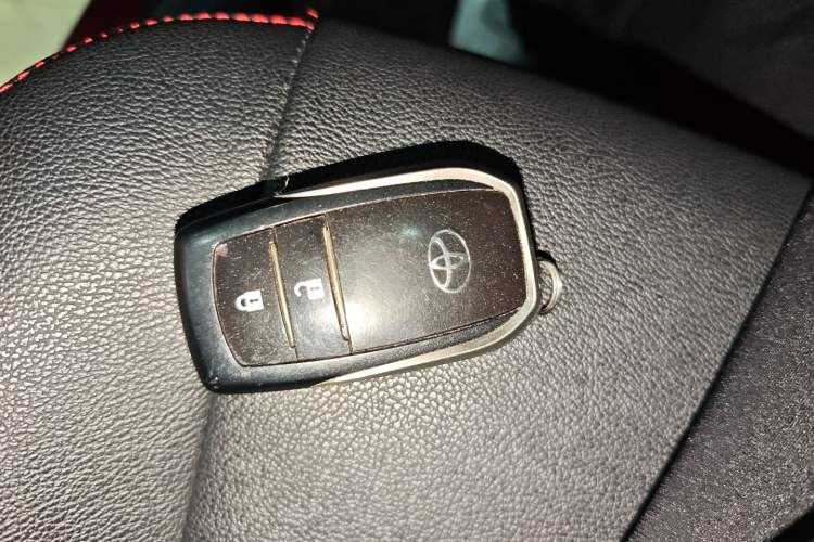 Used Toyota RAV4 2016 2.0L CVT Two-Wheel Drive Fashion Edition China V Standard Interior 1