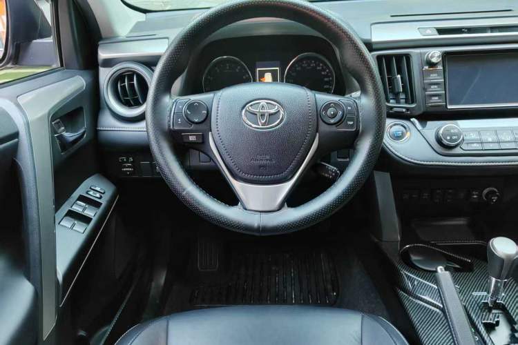 Used Toyota RAV4 2016 2.0L CVT 4x4 New Edition China V Standard Interior 2