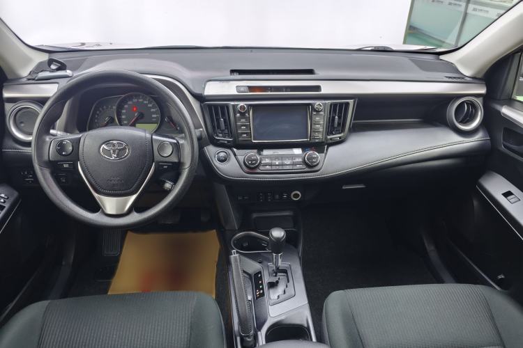 Used Toyota RAV4 2016 2.0L CVT Two-Wheel Drive Comfort Edition China V Standard Interior 2