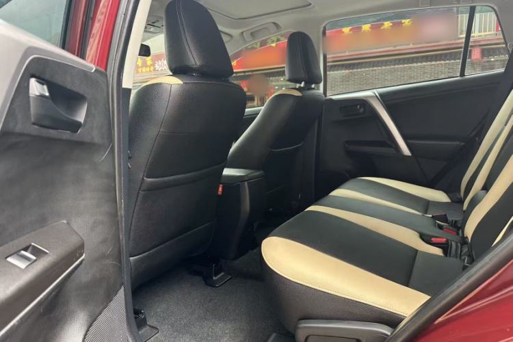 Used Toyota RAV4 2016 2.0L CVT Two-Wheel Drive Fashion Edition China V Standard Interior 2