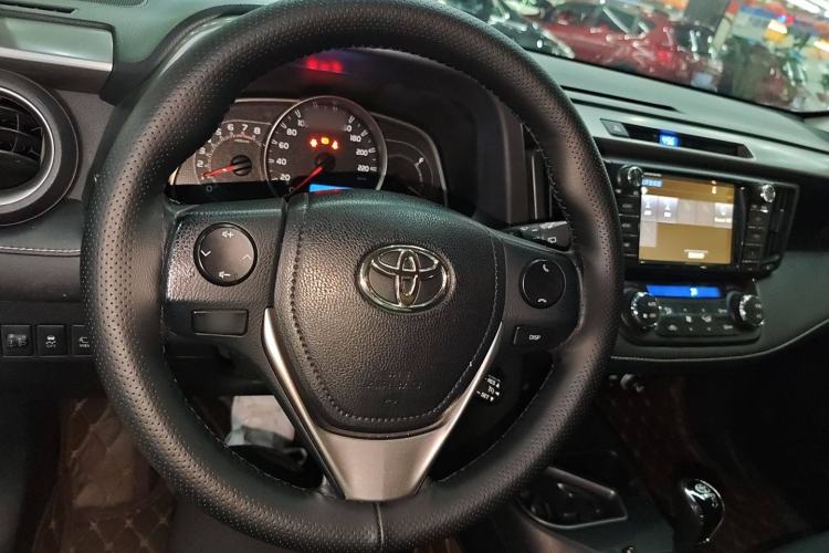 Used Toyota RAV4 2016 2.0L CVT Two-Wheel Drive Fashion Edition China V Standard Interior 2