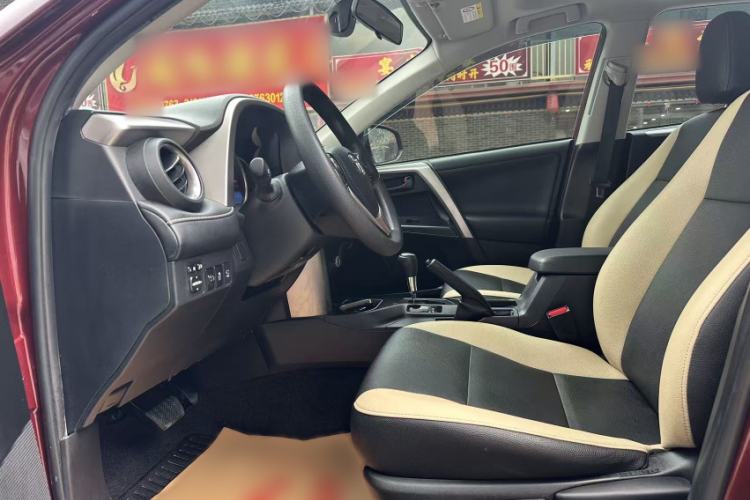 Used Toyota RAV4 2016 2.0L CVT Two-Wheel Drive Fashion Edition China V Standard Interior 3