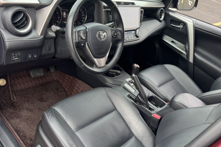 Used Toyota RAV4 2016 2.0L CVT Two-Wheel Drive Smart Edition China V Standard Interior 3