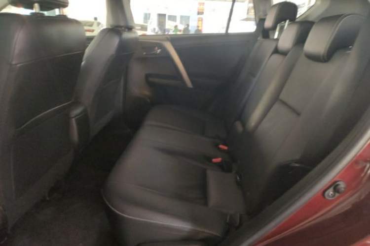 Used Toyota RAV4 2016 2.0L CVT Two-Wheel Drive Smart Edition China V Standard Interior 3
