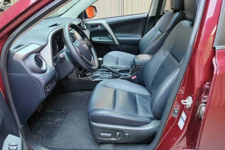 Used Toyota RAV4 2016 2.0L CVT 4x4 New Edition China V Standard Interior 4