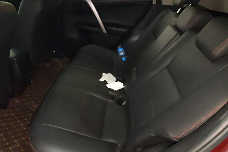 Used Toyota RAV4 2016 2.0L CVT Two-Wheel Drive Fashion Edition China V Standard Interior 4