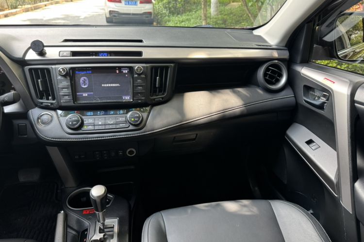 Used Toyota RAV4 2016 2.0L CVT Two-Wheel Drive Smart Edition China V Standard Interior 6