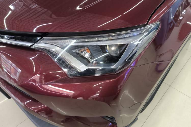 Used Toyota RAV4 2016 2.0L CVT Two-Wheel Drive Fashion Edition China V Standard Left Front Headlight
