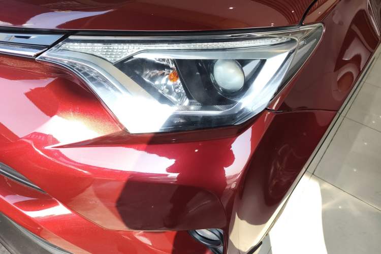 Used Toyota RAV4 2016 2.0L CVT Two-Wheel Drive Fashion Edition China V Standard Left Front Headlight