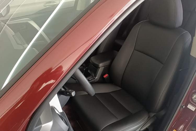Used Toyota RAV4 2016 2.0L CVT Two-Wheel Drive Fashion Edition China V Standard Left Front Seat