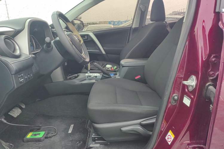 Used Toyota RAV4 2016 2.0L CVT Two-Wheel Drive Fashion Edition China V Standard Left Front Seat