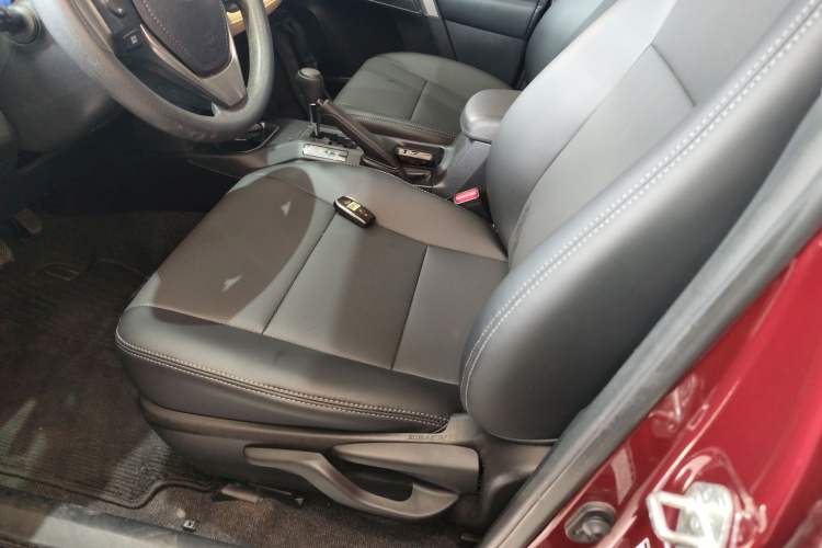 Used Toyota RAV4 2016 2.0L CVT Two-Wheel Drive Fashion Edition China V Standard Left Front Seat