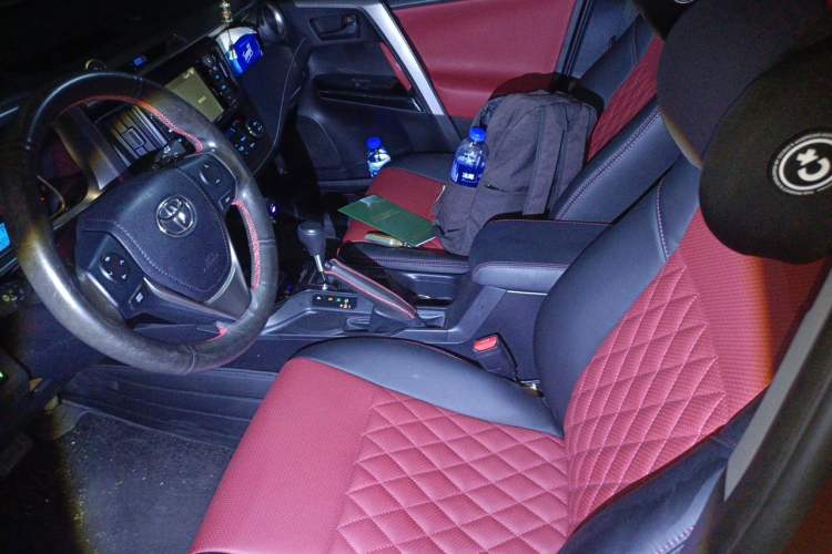 Used Toyota RAV4 2016 2.0L CVT Two-Wheel Drive Fashion Edition China V Standard Left Front Seat