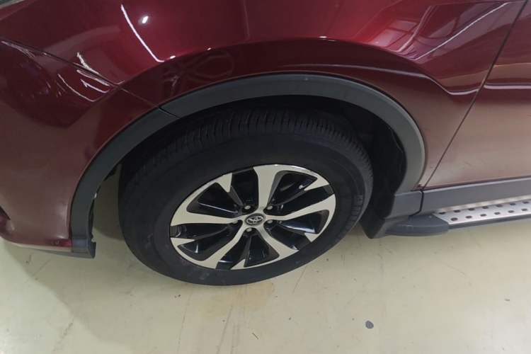 Used Toyota RAV4 2016 2.0L CVT Two-Wheel Drive Fashion Edition China V Standard Left Front Wheel Hub