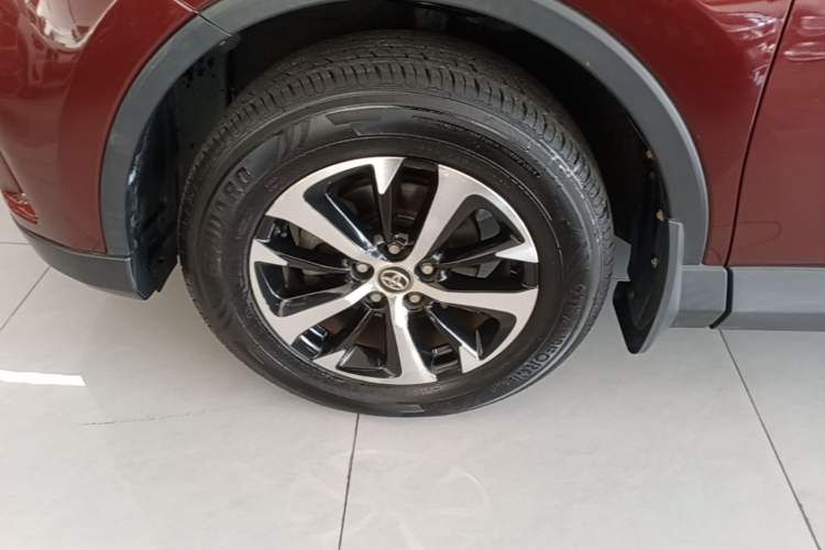 Used Toyota RAV4 2016 2.0L CVT Two-Wheel Drive Fashion Edition China V Standard Left Front Wheel Hub