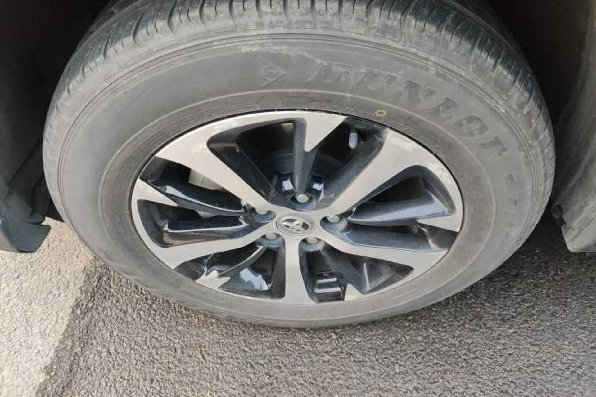 Used Toyota RAV4 2016 2.0L CVT Two-Wheel Drive Fashion Edition China V Standard Left Front Wheel Hub