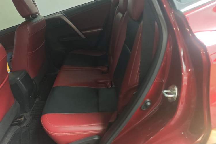 Used Toyota RAV4 2016 2.0L CVT Two-Wheel Drive Fashion Edition China V Standard Left Rear Seat