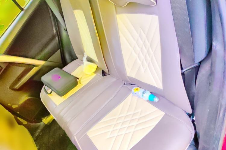 Used Toyota RAV4 2016 2.0L CVT Two-Wheel Drive Fashion Edition China V Standard Left Rear Seat