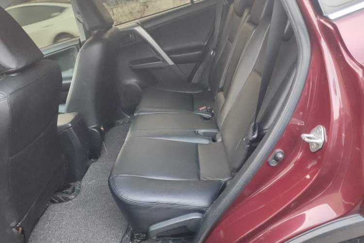 Used Toyota RAV4 2016 2.0L CVT Two-Wheel Drive Fashion Edition China V Standard Left Rear Seat