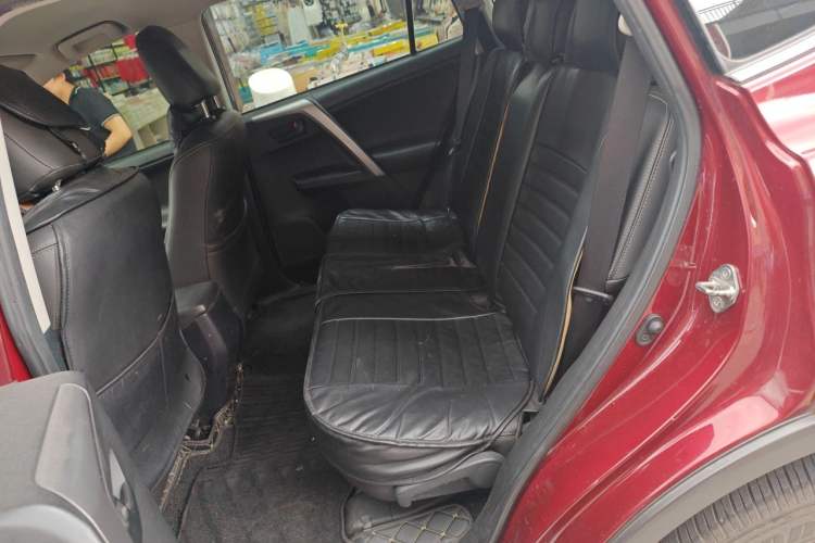 Used Toyota RAV4 2016 2.0L CVT Two-Wheel Drive Urban Edition China V Standard Left Rear Seat