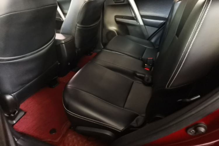 Used Toyota RAV4 2016 2.0L CVT Two-Wheel Drive Fashion Edition China V Standard Left Rear Seat
