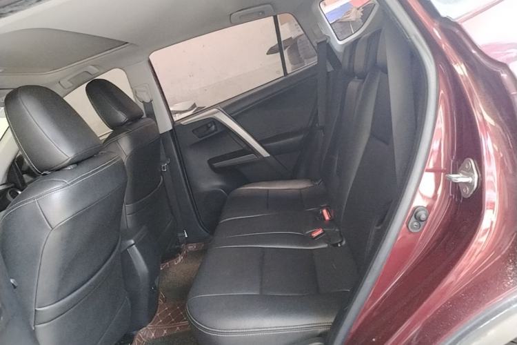 Used Toyota RAV4 2016 2.0L CVT Two-Wheel Drive Comfort Edition China V Standard Left Rear Seat