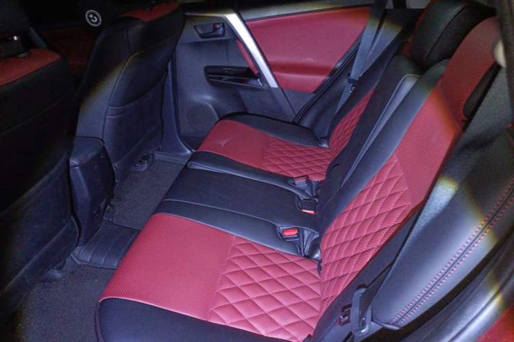 Used Toyota RAV4 2016 2.0L CVT Two-Wheel Drive Fashion Edition China V Standard Left Rear Seat